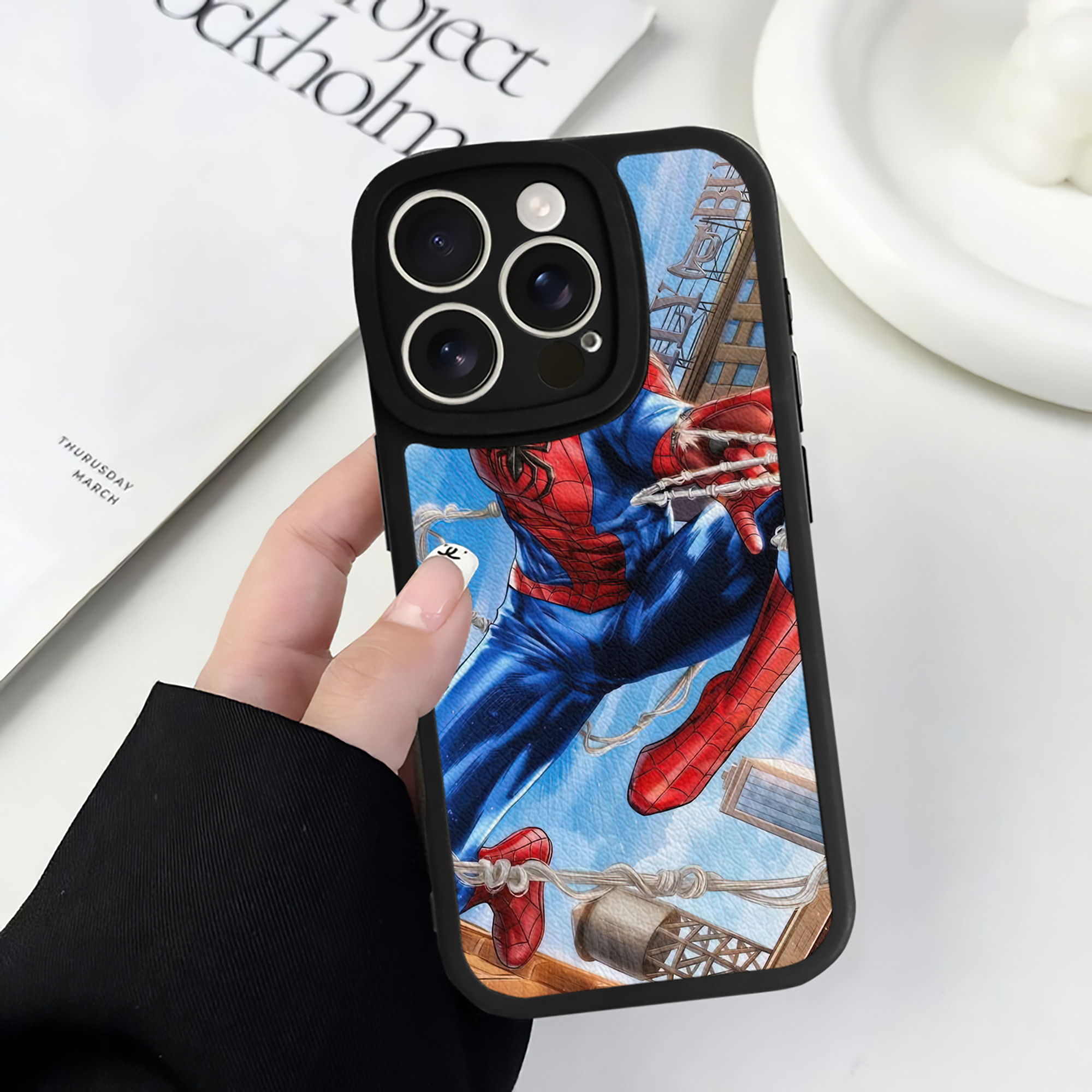 （画像用） Spider Man スパイダーマン 【iPhone 16シリーズ対応】シリコンスマホケース（レザー調） 材質：シリコン